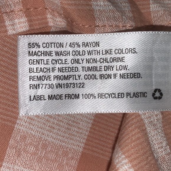 (M)- Universal Thread Women's Short Sleeve Button-Down Shirt - Coral‎ - Picture 6 of 13